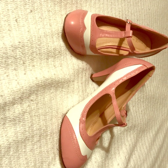 Chase + Chloe Shoes - Chase and Chloe pink & white heels smoke free home